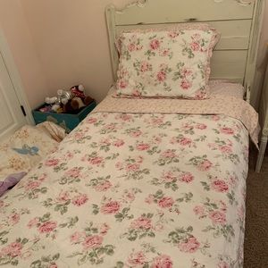 Simply Shabby Chic Twin bedspread and pillow sham